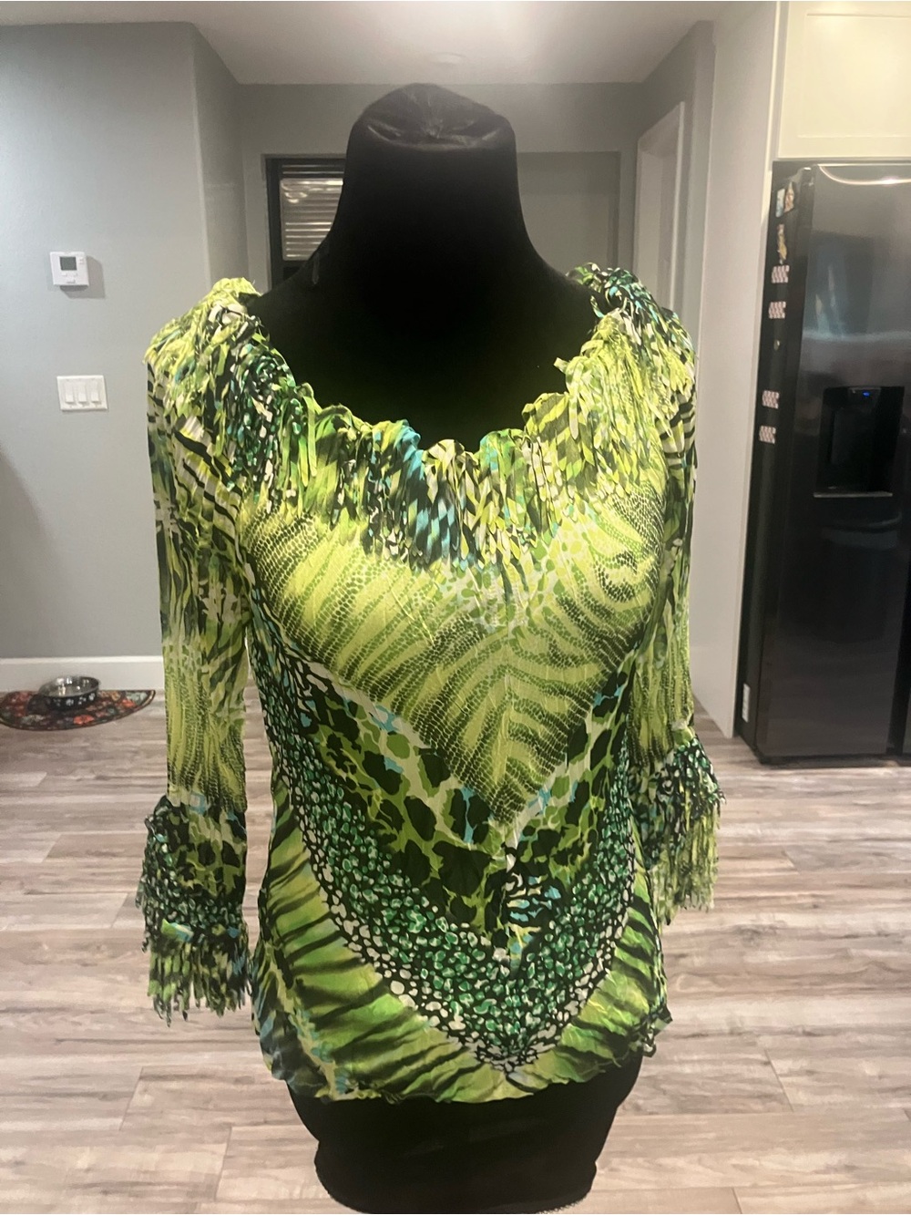 Women's Green Patterned Ruffle-Neck Blouse - Picture 3 of 4